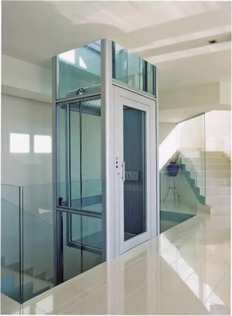 Elevador panorâmico Skytech com fechamento em vidro