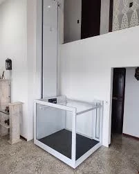 Plataforma de acessibilidade semicabinada Skytech